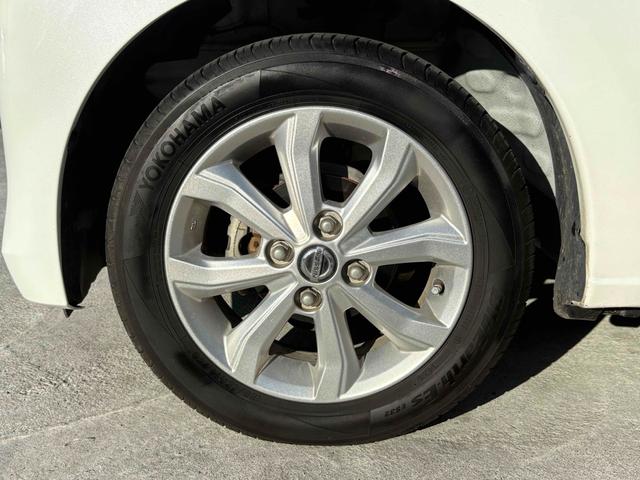 デイズ Ｘ　ドライブレコーダー　バックカメラ　ナビ　ＴＶ　クリアランスソナー　衝突被害軽減システム　オートライト　スマートキー　アイドリングストップ　電動格納ミラー　ベンチシート　ＣＶＴ　盗難防止システム　ＡＢＳ（25枚目）