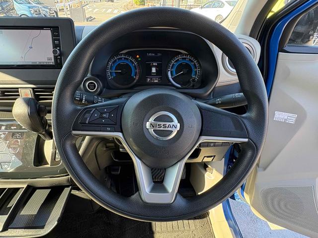 デイズ Ｘ　ドライブレコーダー　バックカメラ　ナビ　ＴＶ　クリアランスソナー　衝突被害軽減システム　オートライト　スマートキー　アイドリングストップ　ベンチシート　ＣＶＴ　盗難防止システム　ＡＢＳ　ＥＳＣ　ＣＤ（3枚目）