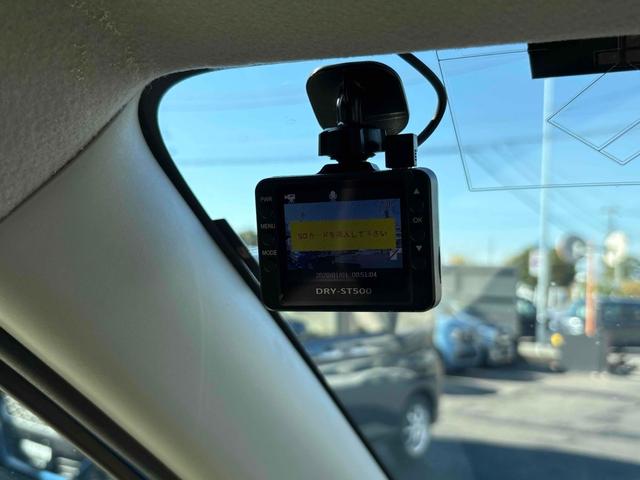 デイズ Ｘ　ドライブレコーダー　バックカメラ　ナビ　ＴＶ　クリアランスソナー　衝突被害軽減システム　オートライト　スマートキー　アイドリングストップ　ベンチシート　ＣＶＴ　盗難防止システム　ＡＢＳ　ＥＳＣ　ＣＤ（4枚目）