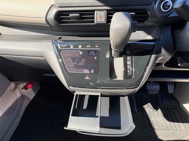 デイズ Ｘ　ドライブレコーダー　バックカメラ　ナビ　ＴＶ　クリアランスソナー　衝突被害軽減システム　オートライト　スマートキー　アイドリングストップ　ベンチシート　ＣＶＴ　盗難防止システム　ＡＢＳ　ＥＳＣ　ＣＤ（9枚目）