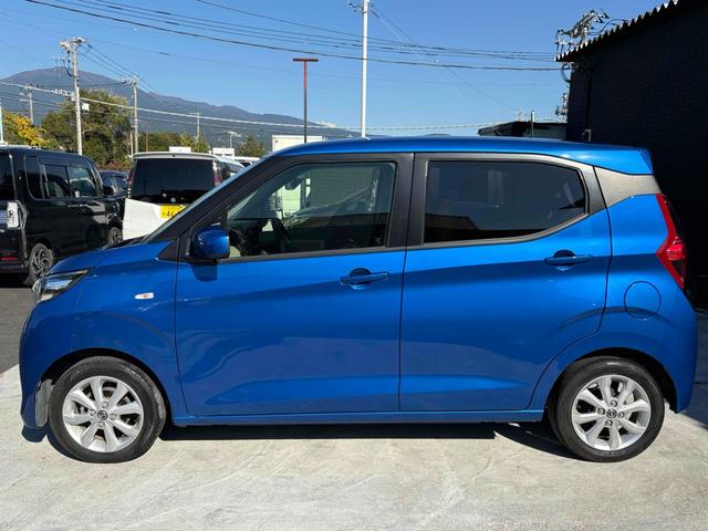 デイズ Ｘ　ドライブレコーダー　バックカメラ　ナビ　ＴＶ　クリアランスソナー　衝突被害軽減システム　オートライト　スマートキー　アイドリングストップ　ベンチシート　ＣＶＴ　盗難防止システム　ＡＢＳ　ＥＳＣ　ＣＤ（18枚目）