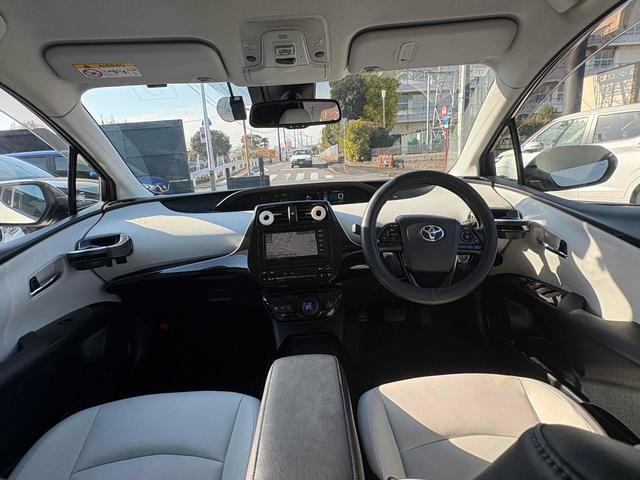 プリウス Aツーリングセレクション ドライブレコーダー ETC クリアランスソナー レーンアシスト オートクルーズコントロール パークアシスト 衝突被害軽減システム バックカメラ ナビ アルミホイール オートマチックハイビーム(2枚目)