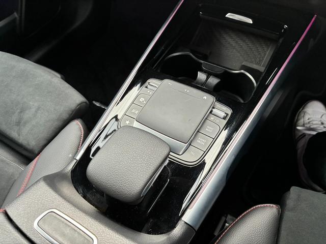 ＧＬＢ ＧＬＢ２００ｄ　４マチック　ＡＭＧライン　レーダーセーフティパッケージ　３６０度カメラ　ハーフレザーシート　シートヒーター　純正ナビ　フルセグＴＶ　ルーフレール　パワーバッグドア　ＥＴＣ（24枚目）