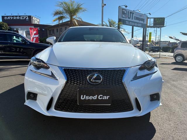 ＩＳ ＩＳ２００ｔ　Ｆスポーツ　サンルーフ　ナビ　オートクルーズコントロール　電動シート　Ｂカメラ　オートエアコン　ＢＳＭ　ＡＢＳ　スマートキ－　サイドエアバッグ　横滑り防止装置　エアバッグ　ＬＥＤヘッドランプ　レザーシート（3枚目）