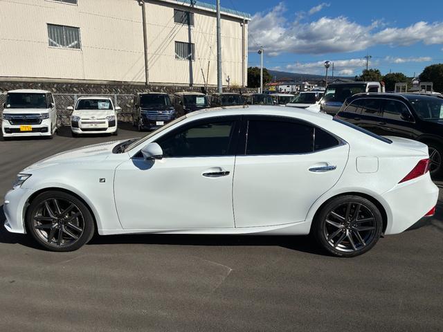 ＩＳ ＩＳ２００ｔ　Ｆスポーツ　サンルーフ　ナビ　オートクルーズコントロール　電動シート　Ｂカメラ　オートエアコン　ＢＳＭ　ＡＢＳ　スマートキ－　サイドエアバッグ　横滑り防止装置　エアバッグ　ＬＥＤヘッドランプ　レザーシート（6枚目）