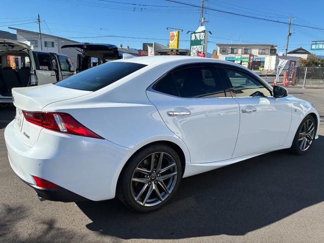 ＩＳ ＩＳ２００ｔ　Ｆスポーツ　サンルーフ　ナビ　オートクルーズコントロール　電動シート　Ｂカメラ　オートエアコン　ＢＳＭ　ＡＢＳ　スマートキ－　サイドエアバッグ　横滑り防止装置　エアバッグ　ＬＥＤヘッドランプ　レザーシート（7枚目）