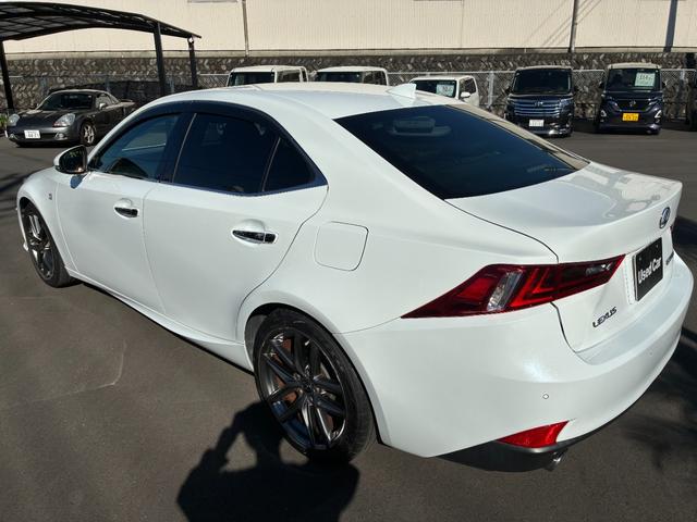 ＩＳ ＩＳ２００ｔ　Ｆスポーツ　サンルーフ　ナビ　オートクルーズコントロール　電動シート　Ｂカメラ　オートエアコン　ＢＳＭ　ＡＢＳ　スマートキ－　サイドエアバッグ　横滑り防止装置　エアバッグ　ＬＥＤヘッドランプ　レザーシート（8枚目）