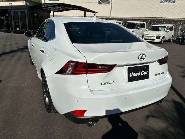 ＩＳ ＩＳ２００ｔ　Ｆスポーツ　サンルーフ　ナビ　オートクルーズコントロール　電動シート　Ｂカメラ　オートエアコン　ＢＳＭ　ＡＢＳ　スマートキ－　サイドエアバッグ　横滑り防止装置　エアバッグ　ＬＥＤヘッドランプ　レザーシート（9枚目）