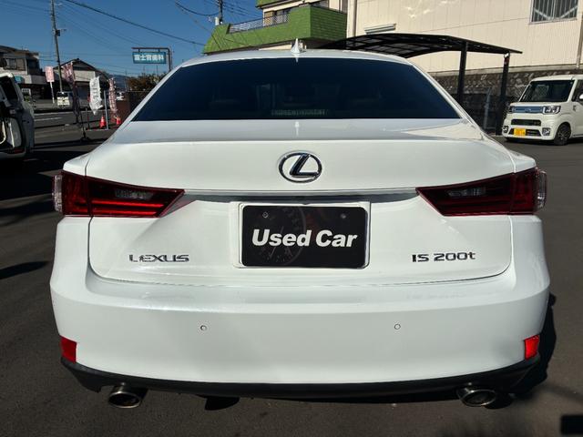 ＩＳ ＩＳ２００ｔ　Ｆスポーツ　サンルーフ　ナビ　オートクルーズコントロール　電動シート　Ｂカメラ　オートエアコン　ＢＳＭ　ＡＢＳ　スマートキ－　サイドエアバッグ　横滑り防止装置　エアバッグ　ＬＥＤヘッドランプ　レザーシート（10枚目）