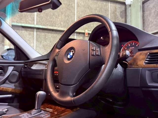 ３シリーズ ３３０ｉ　ハイラインパッケージ　黒レザー　６気筒自然吸気（49枚目）