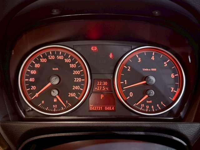 ３シリーズ ３３０ｉ　ハイラインパッケージ　黒レザー　６気筒自然吸気（50枚目）