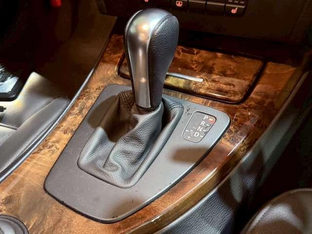 ３シリーズ ３３０ｉ　ハイラインパッケージ　黒レザー　６気筒自然吸気（53枚目）