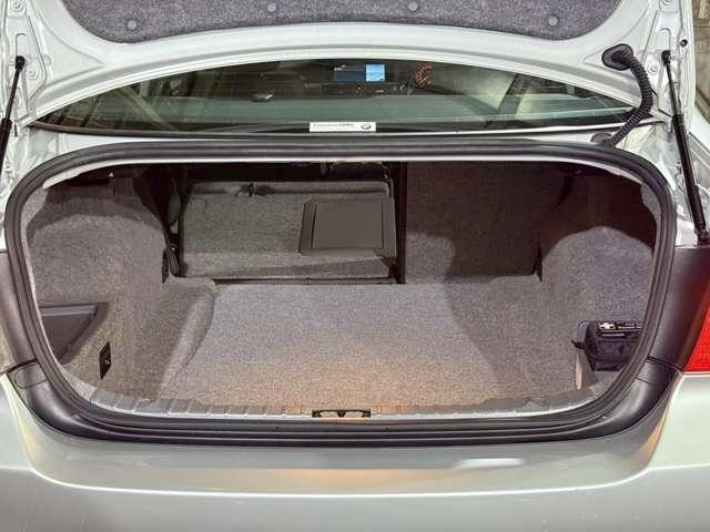 ３シリーズ ３３０ｉ　ハイラインパッケージ　黒レザー　６気筒自然吸気（66枚目）