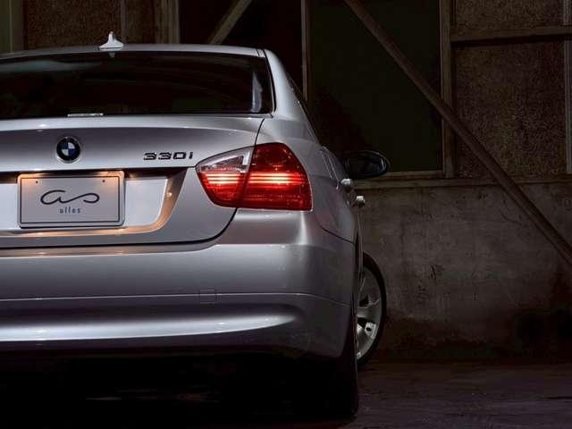 ３シリーズ ３３０ｉ　ハイラインパッケージ　黒レザー　６気筒自然吸気（77枚目）