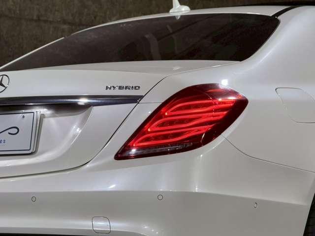 Ｓクラス Ｓ４００ハイブリッド　エクスクルーシブ　ＳＲ　ナッパレザー　ブルメスター　ベンチレーション　３６０°カメラシステム　パノラミックスライディングルーフ　ナッパレザーシート　シートベンチレーション　マッサージシート　電動ブラインド（35枚目）