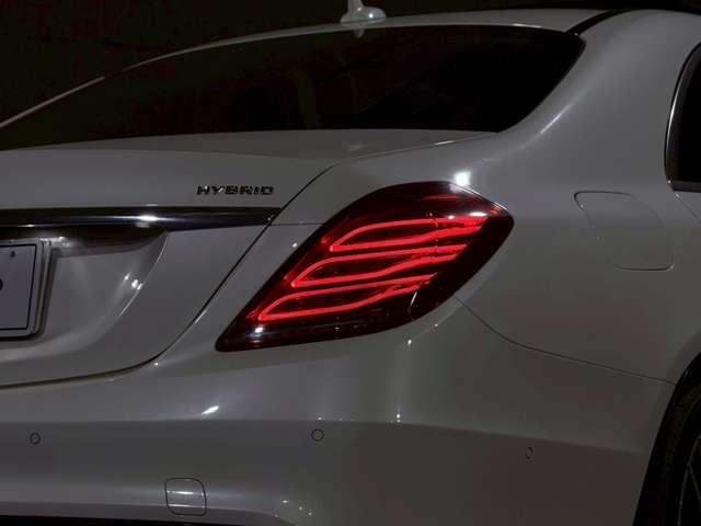 Ｓクラス Ｓ４００ハイブリッド　エクスクルーシブ　ＳＲ　ナッパレザー　ブルメスター　ベンチレーション　３６０°カメラシステム　パノラミックスライディングルーフ　ナッパレザーシート　シートベンチレーション　マッサージシート　電動ブラインド（77枚目）