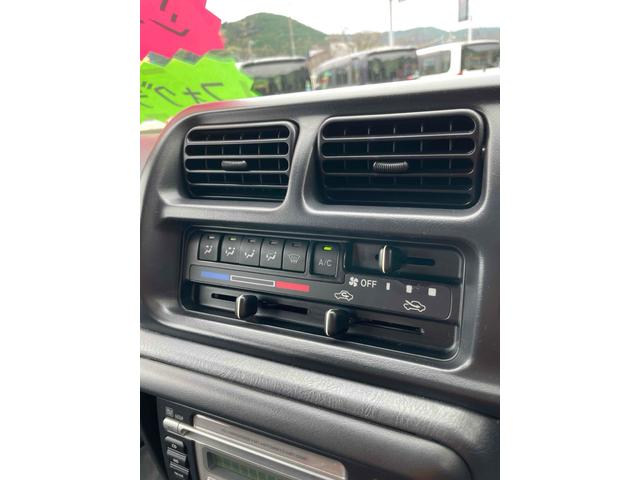 ジムニー ランドベンチャー　４ＷＤ　ナビ　キーレスエントリー　電動格納ミラー　シートヒーター　ＡＴ　ＡＢＳ　ＣＤ　ＭＤ　革シート　ルーフレール　アルミホイール　衝突安全ボディ　エアコン　パワーウィンドウ（6枚目）