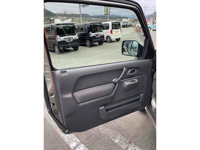 ジムニー ランドベンチャー　４ＷＤ　ナビ　キーレスエントリー　電動格納ミラー　シートヒーター　ＡＴ　ＡＢＳ　ＣＤ　ＭＤ　革シート　ルーフレール　アルミホイール　衝突安全ボディ　エアコン　パワーウィンドウ（35枚目）