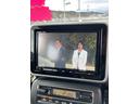 TV付きの車となっております。ドライブの合間の休憩中に気になる番組を見ることができます。