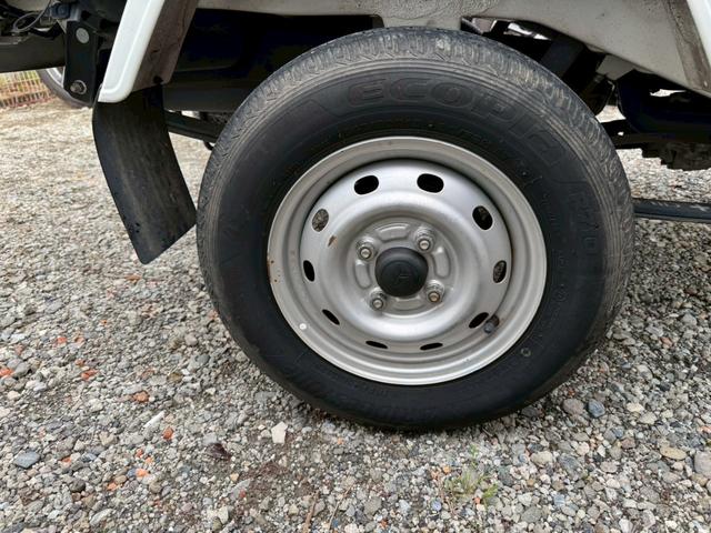 ハイゼットトラック スタンダード　ＦＭラジオ付　ＡＴ車　４ＷＤ　低　走　行　車　ヘッドライトレベライザー　車検たっぷりあります（11枚目）