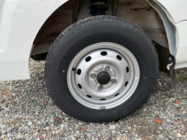 ハイゼットトラック スタンダード　ＦＭラジオ付　ＡＴ車　４ＷＤ　低　走　行　車　ヘッドライトレベライザー　車検たっぷりあります（12枚目）