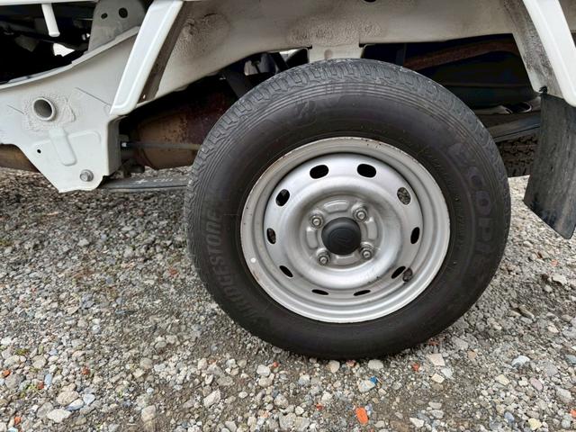 ハイゼットトラック スタンダード　ＦＭラジオ付　ＡＴ車　４ＷＤ　低　走　行　車　ヘッドライトレベライザー　車検たっぷりあります（13枚目）