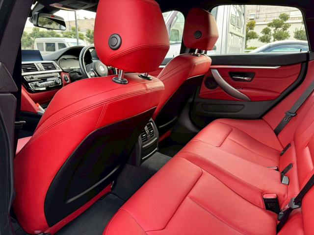 ４シリーズ ４２０ｉグランクーペ　Ｍスポーツ　禁煙車　赤シート　スマートキー　シートメモリー　レーダークルーズコントロール　純正ナビ　ＥＴＣ　ドライブレコーダー　バックカメラ　パワーバックドア　ＬＥＤヘッドライト　コーナーセンサー（14枚目）