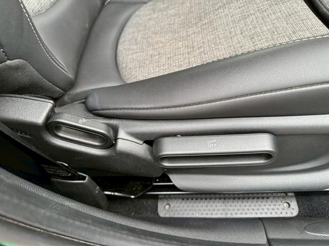 MINI 禁煙車 クルーズコントロール Bluetooth再生 バックカメラ ETC ドライブレコーダー ハーフレザーシート LEDヘッドライト 衝突安全装置 スマートキー 電動ミラー シートリフター(6枚目)