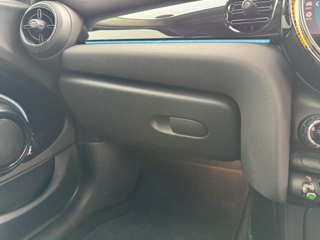 MINI 禁煙車 クルーズコントロール Bluetooth再生 バックカメラ ETC ドライブレコーダー ハーフレザーシート LEDヘッドライト 衝突安全装置 スマートキー 電動ミラー シートリフター(22枚目)