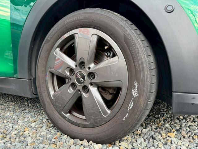 MINI 禁煙車 クルーズコントロール Bluetooth再生 バックカメラ ETC ドライブレコーダー ハーフレザーシート LEDヘッドライト 衝突安全装置 スマートキー 電動ミラー シートリフター(31枚目)