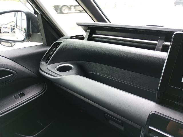 ノア Ｘ　純正ナビ　バックカメラ　ＥＴＣ２．０　トヨタセーフティセンス　レーダークルーズコントロール　左側パワースライドドア　修復歴無し　車検整備付（21枚目）