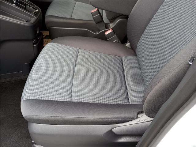 ノア Ｘ　純正ナビ　バックカメラ　ＥＴＣ２．０　トヨタセーフティセンス　レーダークルーズコントロール　左側パワースライドドア　修復歴無し　車検整備付（30枚目）