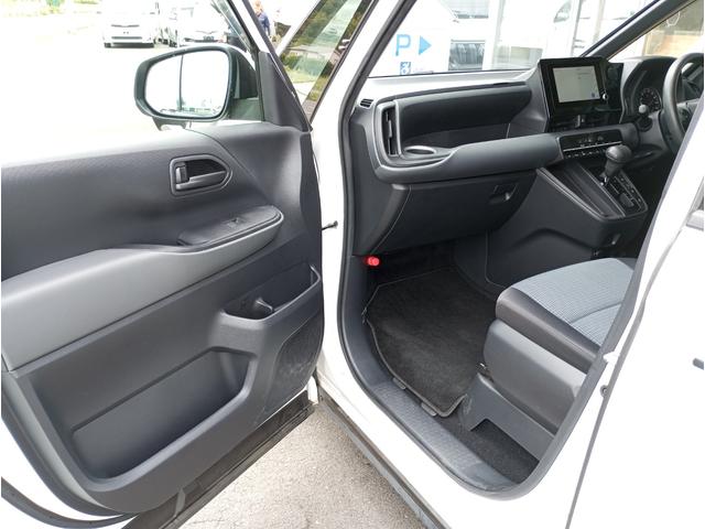 ノア Ｘ　純正ナビ　バックカメラ　ＥＴＣ２．０　トヨタセーフティセンス　レーダークルーズコントロール　左側パワースライドドア　修復歴無し　車検整備付（32枚目）