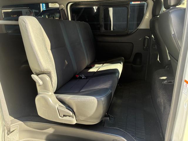 ハイエースバン スーパーGL ダークプライム ダークプライム 4WD LEDヘッドライト ウッドコンビステアリング 電動格納ミラー ドアバイザー ハーフレザーシート Bカメラ Wエアコン ETC 助手席エアバック スマートキー ナビ TV(7枚目)