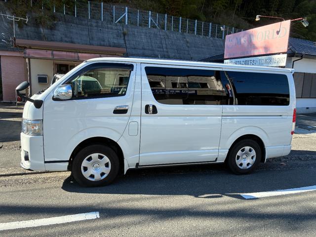 ハイエースバン スーパーGL ダークプライム ダークプライム 4WD LEDヘッドライト ウッドコンビステアリング 電動格納ミラー ドアバイザー ハーフレザーシート Bカメラ Wエアコン ETC 助手席エアバック スマートキー ナビ TV(12枚目)