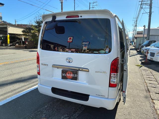 ハイエースバン スーパーGL ダークプライム ダークプライム 4WD LEDヘッドライト ウッドコンビステアリング 電動格納ミラー ドアバイザー ハーフレザーシート Bカメラ Wエアコン ETC 助手席エアバック スマートキー ナビ TV(13枚目)