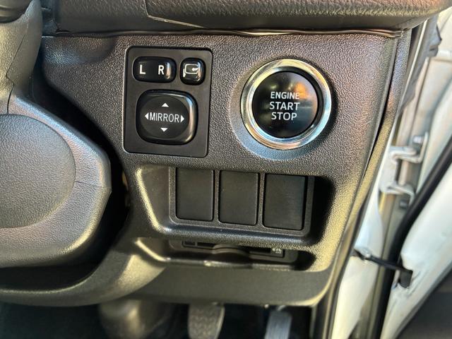 ハイエースバン スーパーGL ダークプライム ダークプライム 4WD LEDヘッドライト ウッドコンビステアリング 電動格納ミラー ドアバイザー ハーフレザーシート Bカメラ Wエアコン ETC 助手席エアバック スマートキー ナビ TV(23枚目)