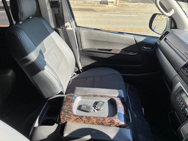 ハイエースバン スーパーGL ダークプライム ダークプライム 4WD LEDヘッドライト ウッドコンビステアリング 電動格納ミラー ドアバイザー ハーフレザーシート Bカメラ Wエアコン ETC 助手席エアバック スマートキー ナビ TV(30枚目)