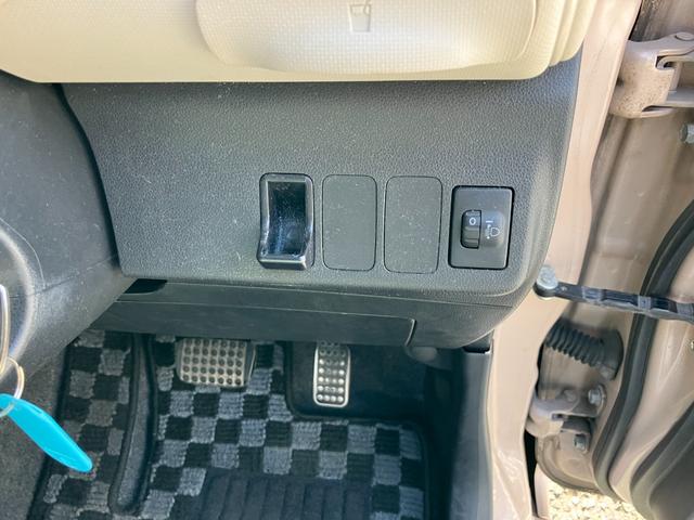 ミラココア ココアＸスペシャル　ナビ　電動格納ミラー　ベンチシート　ＣＶＴ　盗難防止システム　ＡＢＳ　ＣＤ　ＤＶＤ再生　衝突安全ボディ　エアコン　パワーステアリング　パワーウィンドウ（8枚目）