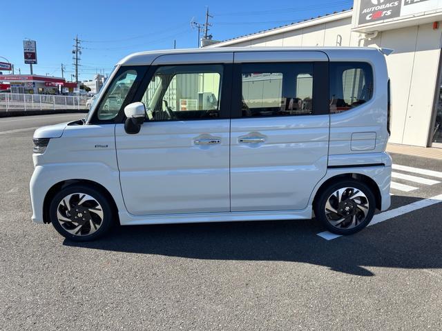 スペーシアカスタム ハイブリッドＸＳターボ　届出済未使用車　セーフティサポート　全方位モニタ付９インチナビＴＶ　アダプティブクルーズコントロール　電子パーキング　ヘッドアップディスプレイ　ステアリングヒーター　両側自動ドア　ＬＥＤヘッドライト（6枚目）