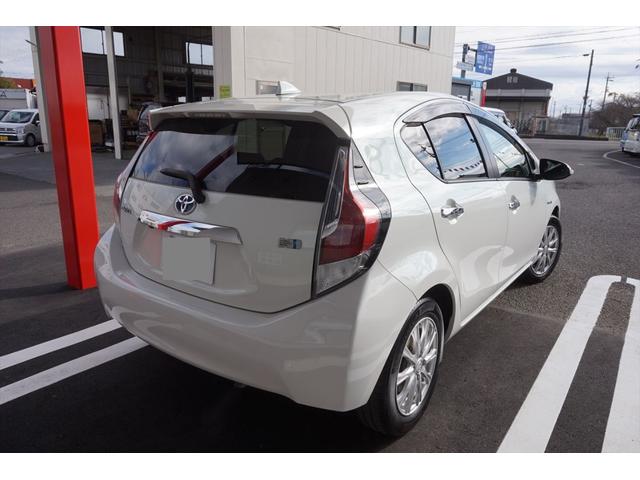 アクア Sスタイルブラック フルセグナビ CD録音 DVD SD ブルートゥース バックカメラ ETC スマートキー LEDヘッドランプ&フォグランプ アルミホイール トヨタセーフティセンス 禁煙車(3枚目)