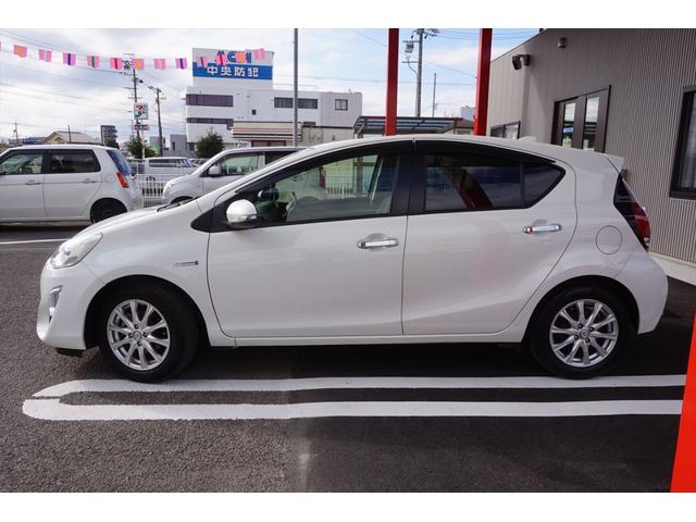 アクア Sスタイルブラック フルセグナビ CD録音 DVD SD ブルートゥース バックカメラ ETC スマートキー LEDヘッドランプ&フォグランプ アルミホイール トヨタセーフティセンス 禁煙車(4枚目)