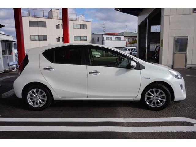 アクア Sスタイルブラック フルセグナビ CD録音 DVD SD ブルートゥース バックカメラ ETC スマートキー LEDヘッドランプ&フォグランプ アルミホイール トヨタセーフティセンス 禁煙車(5枚目)