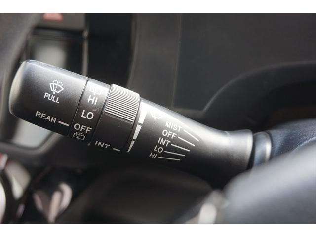 アクア Sスタイルブラック フルセグナビ CD録音 DVD SD ブルートゥース バックカメラ ETC スマートキー LEDヘッドランプ&フォグランプ アルミホイール トヨタセーフティセンス 禁煙車(20枚目)