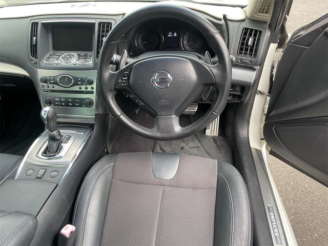 スカイライン ３７０ＧＴ　タイプＳ　ＥＴＣ　バックカメラ　ナビ　アルミホイール　オートライト　ＨＩＤ　ＡＴ　キーレスエントリー　電動格納ミラー　盗難防止システム　パワーシート　ＣＤ　ミュージックプレイヤー接続可　衝突安全ボディ　ＡＢＳ（3枚目）