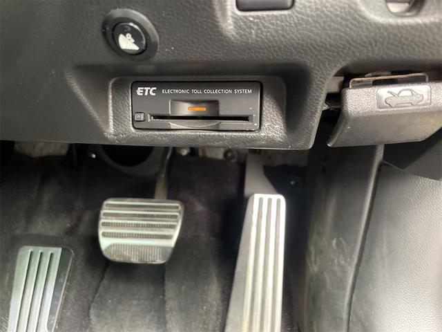 スカイライン ３７０ＧＴ　タイプＳ　ＥＴＣ　バックカメラ　ナビ　アルミホイール　オートライト　ＨＩＤ　ＡＴ　キーレスエントリー　電動格納ミラー　盗難防止システム　パワーシート　ＣＤ　ミュージックプレイヤー接続可　衝突安全ボディ　ＡＢＳ（6枚目）