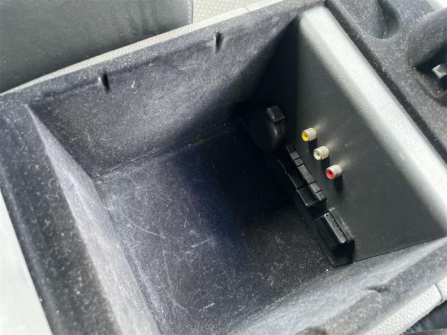 スカイライン ３７０ＧＴ　タイプＳ　ＥＴＣ　バックカメラ　ナビ　アルミホイール　オートライト　ＨＩＤ　ＡＴ　キーレスエントリー　電動格納ミラー　盗難防止システム　パワーシート　ＣＤ　ミュージックプレイヤー接続可　衝突安全ボディ　ＡＢＳ（11枚目）