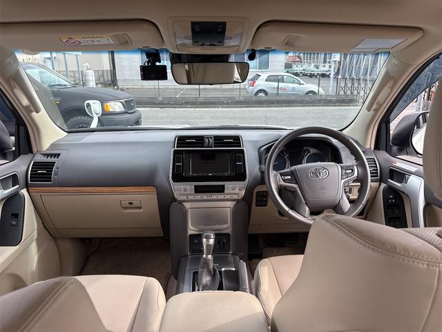 ランドクルーザープラド TX Lパッケージ マットブラックエディション 4WD ドライブレコーダー ETC バックカメラ クリアランスソナー オートクルーズコントロール パワーシート 衝突被害軽減システム サンルーフ オートマチックハイビーム オートライト(2枚目)