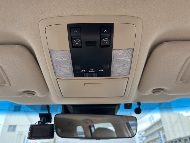 ランドクルーザープラド TX Lパッケージ マットブラックエディション 4WD ドライブレコーダー ETC バックカメラ クリアランスソナー オートクルーズコントロール パワーシート 衝突被害軽減システム サンルーフ オートマチックハイビーム オートライト(8枚目)