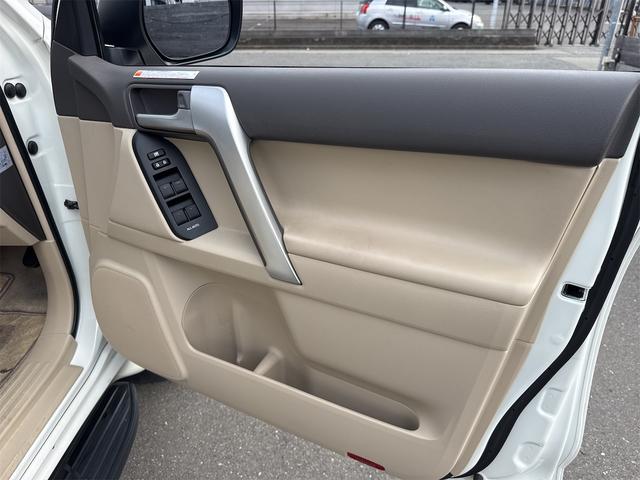 ランドクルーザープラド TX Lパッケージ マットブラックエディション 4WD ドライブレコーダー ETC バックカメラ クリアランスソナー オートクルーズコントロール パワーシート 衝突被害軽減システム サンルーフ オートマチックハイビーム オートライト(35枚目)